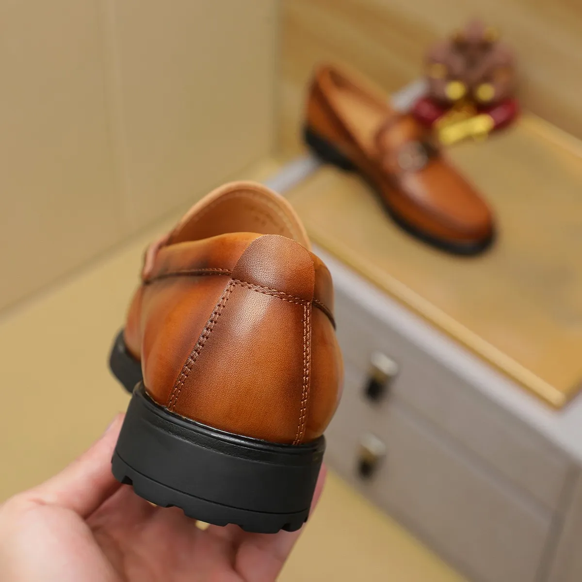Men's shoes 250 Ferragamo [Ferragamo] top imported suit men's shoes 💯Original copy of the official website, product materials: selected imported embossed calfskin + luxury hardware buckle accessories ~ imported water-dyed cow 🐂 leather lining. Strong three-dimensional visual effect, original combination outsole, multiple colors available😘 Size: 39-44 (38.45.46. Customized)